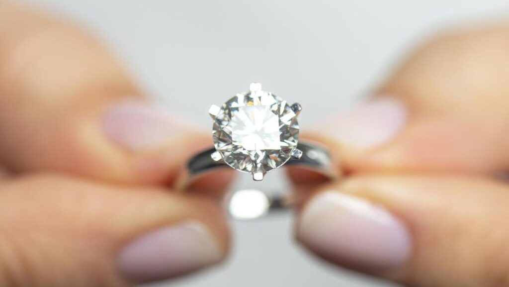 Mencari Perhiasan Berlian yang Terjangkau: Apakah Mungkin Ditemukan dengan Harga di Bawah 15 Juta?
